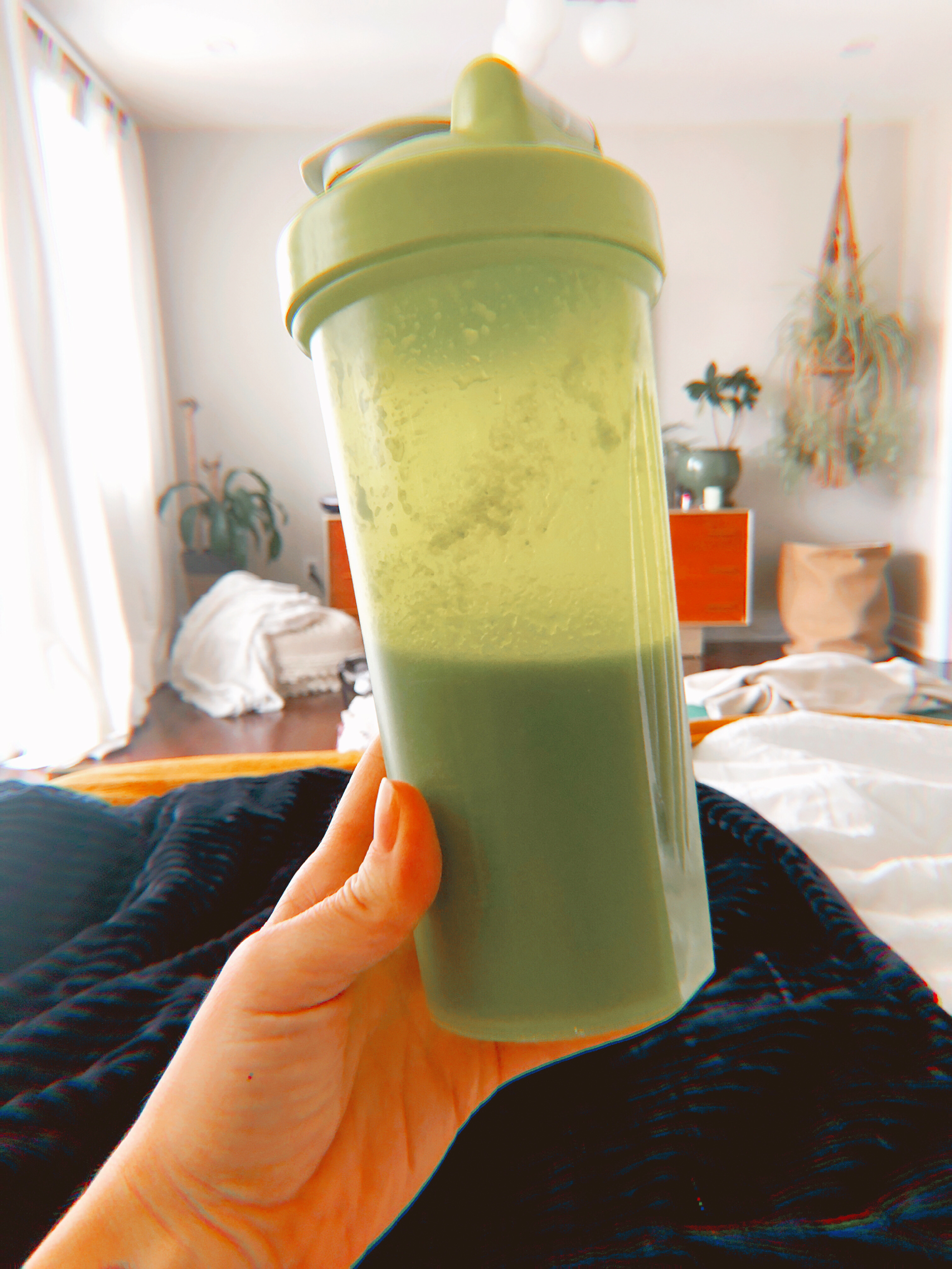 The Healthiest Vegan Smoothie Glowing Green Smoothie GGS Vegan Recipe National Smoothie Day A Blog About Stuff Bed GGS